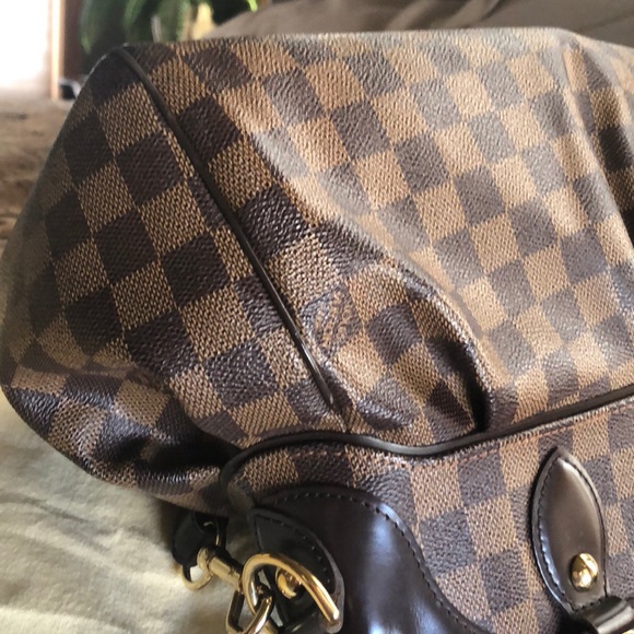 Louis Vuitton - Picture 4 of 8